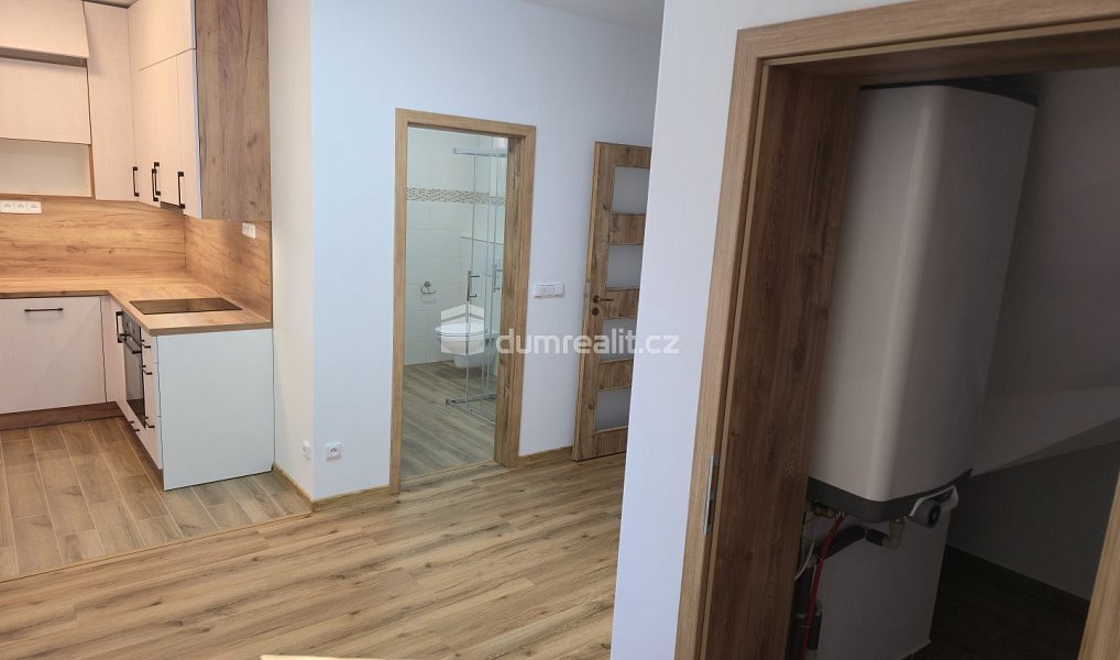 Pronájem bytu 4+kk 75 m², Straky – náhled fotky 4