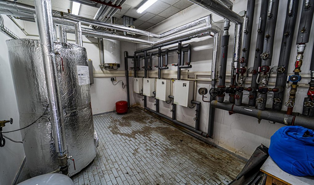 Prodej výrobních prostor 861 m², Bezno – náhled fotky 10