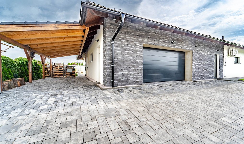 Prodej domu 417 m² s pozemkem 1 139 m², Křenice – náhled fotky 6