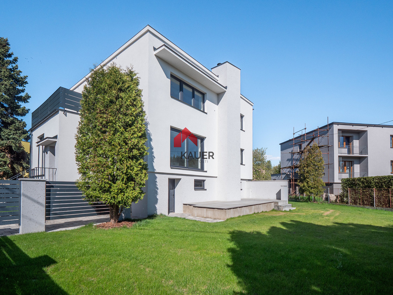 Prodej domu 360 m² s pozemkem 880 m²