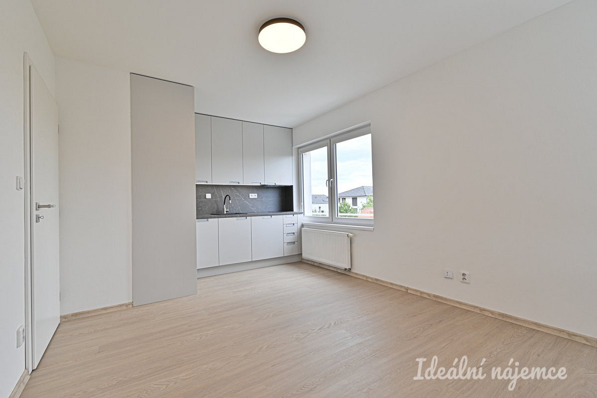 Pronájem bytu 2+kk 34 m² – fotografie 3