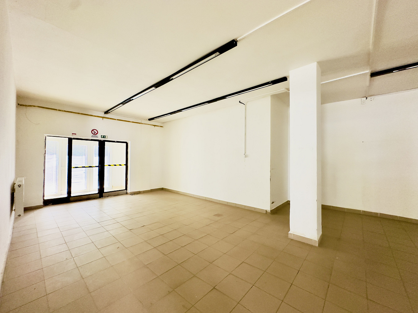 Pronájem obchodních prostor 593 m² – fotografie 3