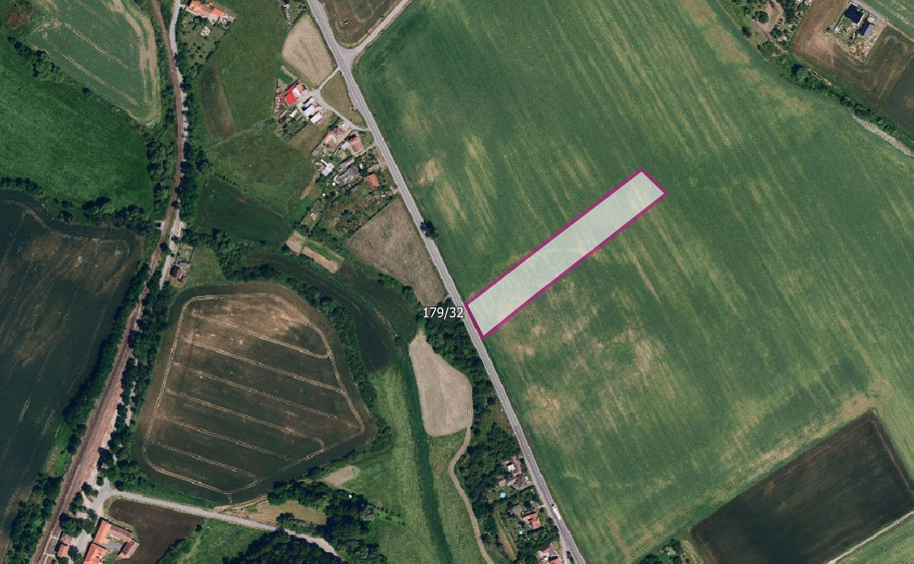 Prodej pole 9 978 m²