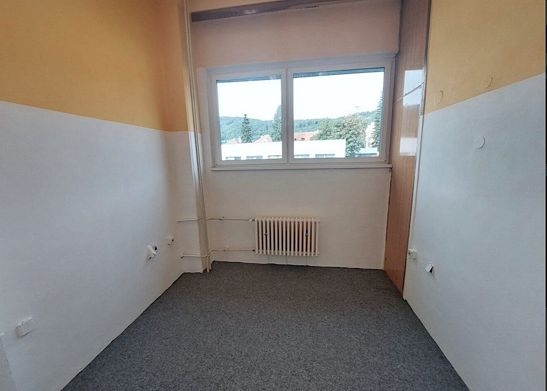 Pronájem kanceláře 141 m² – fotografie 4