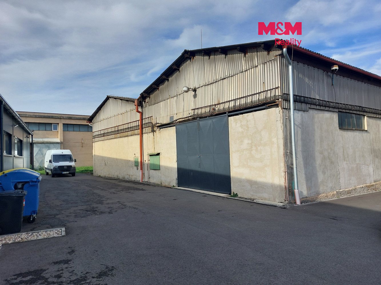 Pronájem skladovacích prostor 972 m²