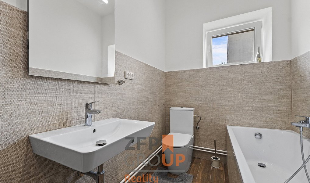 Prodej domu 1 200 m² s pozemkem 381 m², Náchod – náhled fotky 20