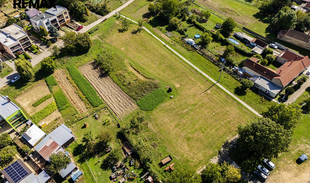 Prodej stavebního pozemku 2 330 m², Milešovice – náhled fotky 8