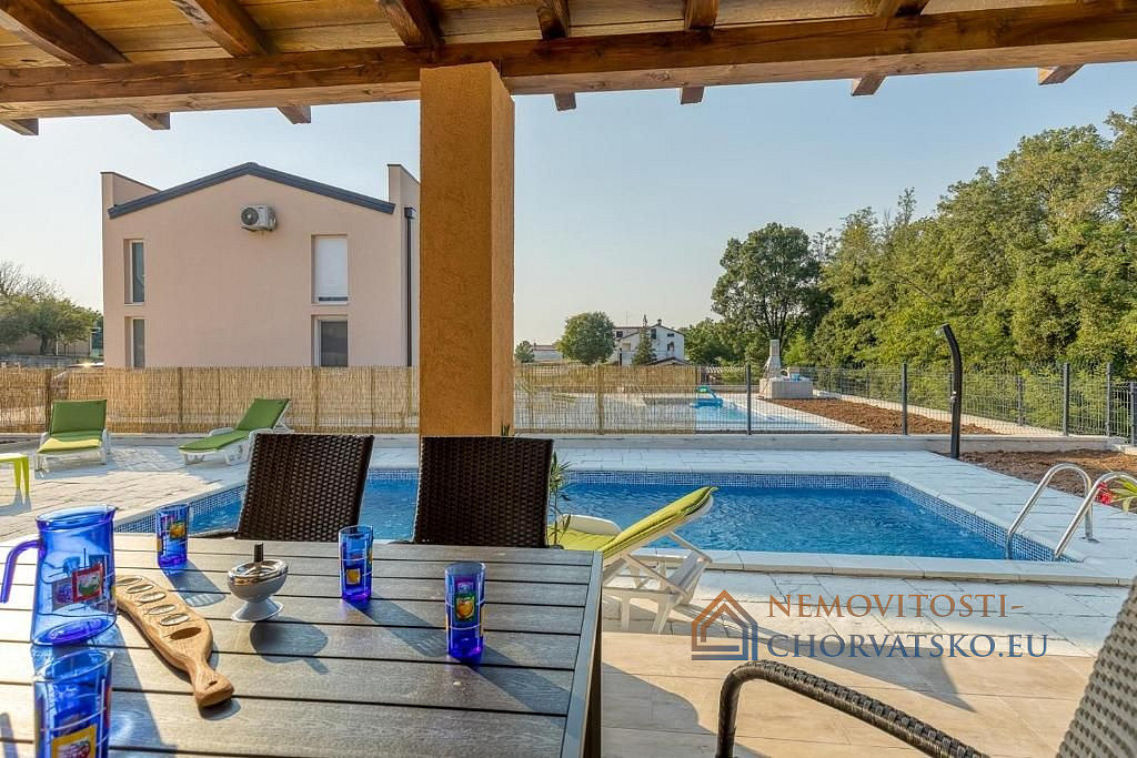 Prodej domu 168 m² s pozemkem 705 m² - Widok 5