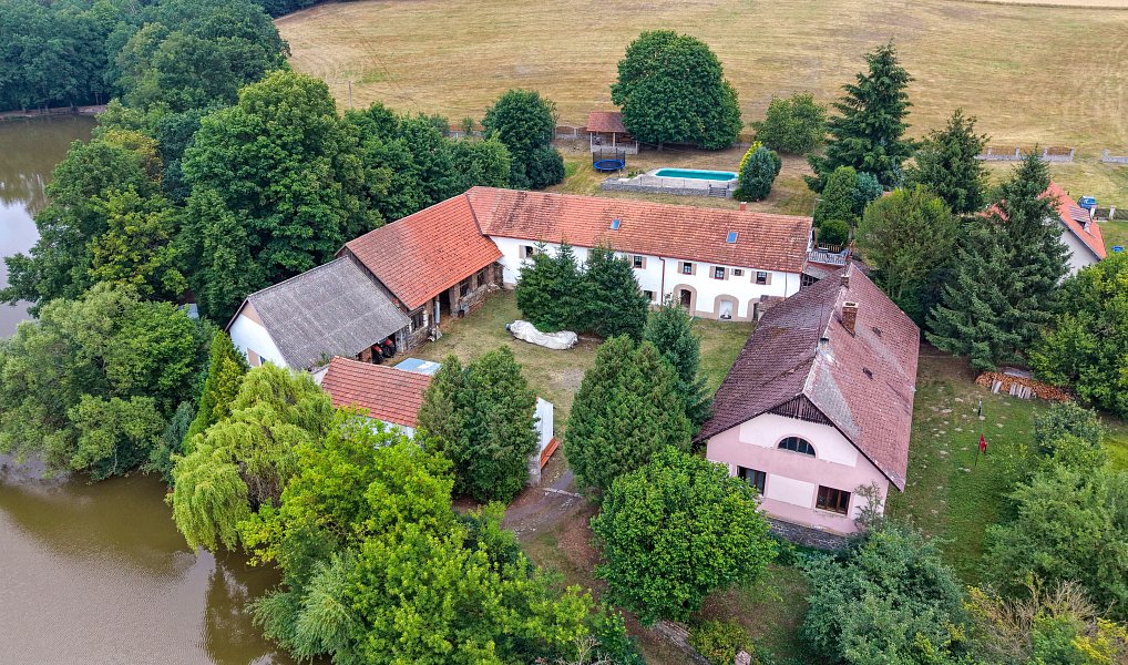 Prodej domu (jiného typu) 550 m², Neveklov – náhled fotky 3