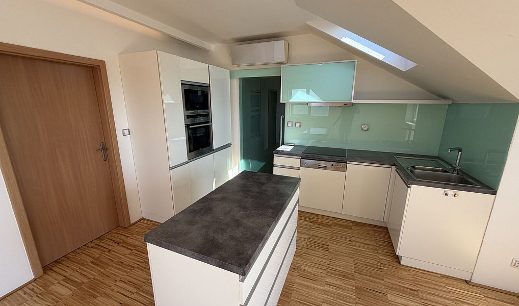 Prodej bytu 3+kk 74 m², Šestajovice – náhled fotky 2