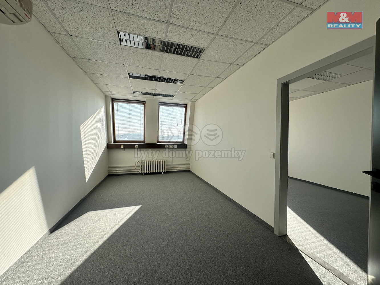 Pronájem kanceláře 220 m² — photo 4