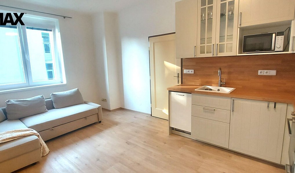 Pronájem bytu 2+kk 44 m², Praha – náhled fotky 2