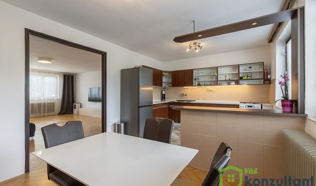 Prodej domu 313 m² s pozemkem 2 133 m², Střelice – náhled fotky 4