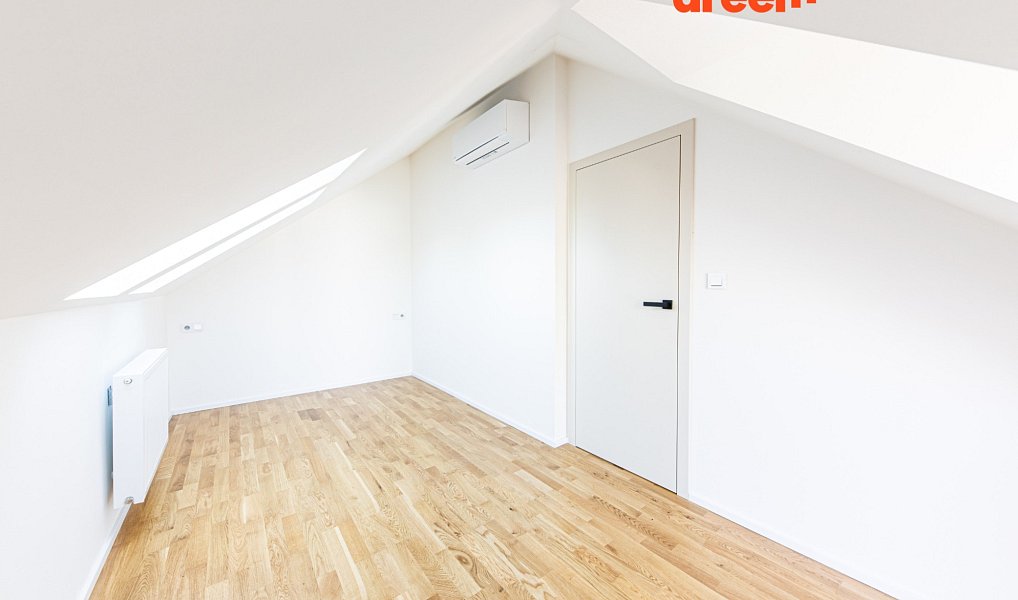 Prodej domu 200 m² s pozemkem 380 m², Praha – náhled fotky 6
