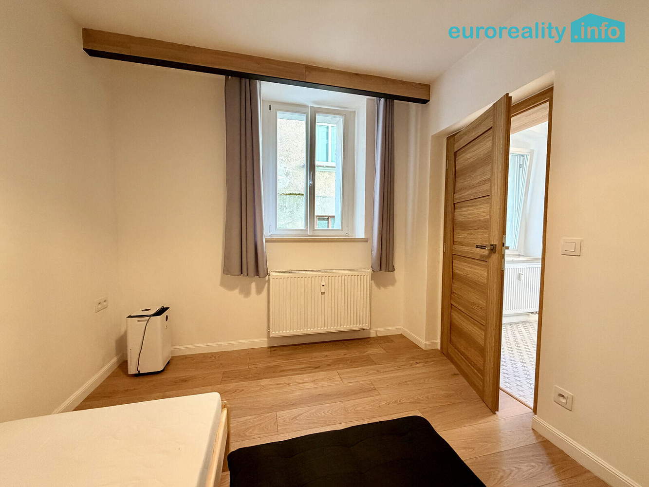 Pronájem bytu 1+1 28 m² – fotografie 3