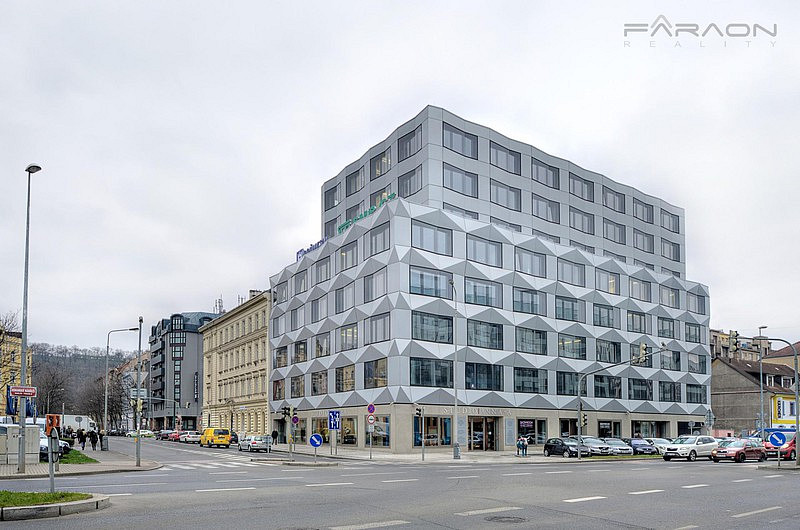 Pronájem kanceláře 239 m²