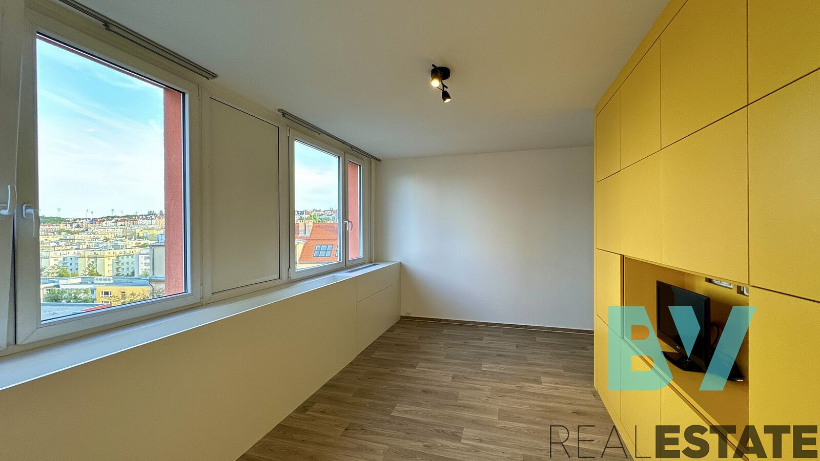 Pronájem bytu 2+kk 51 m² — photo 3