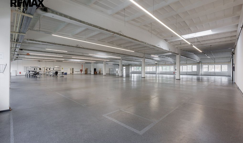 Pronájem výrobních prostor 2 489 m², Chodová Planá – náhled fotky 2