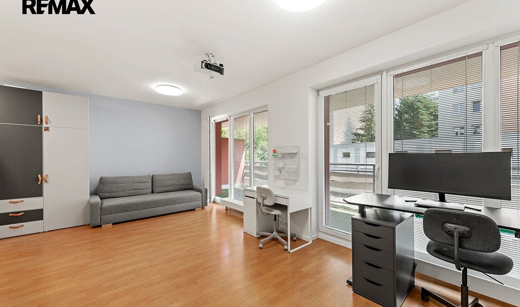 Prodej bytu 1+kk 38 m², Praha – náhled fotky 2