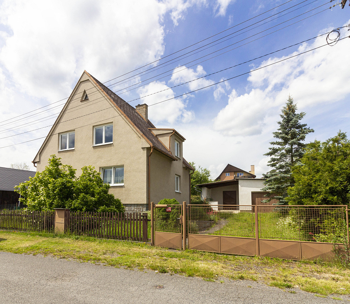 Prodej domu 180 m² s pozemkem 1 051 m²