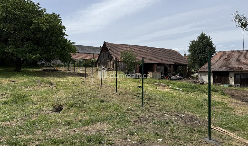 Prodej stavebního pozemku 1 665 m², Výrov – náhled fotky 3
