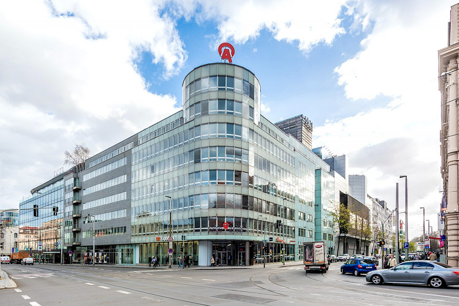 Pronájem kanceláře 1 135 m²