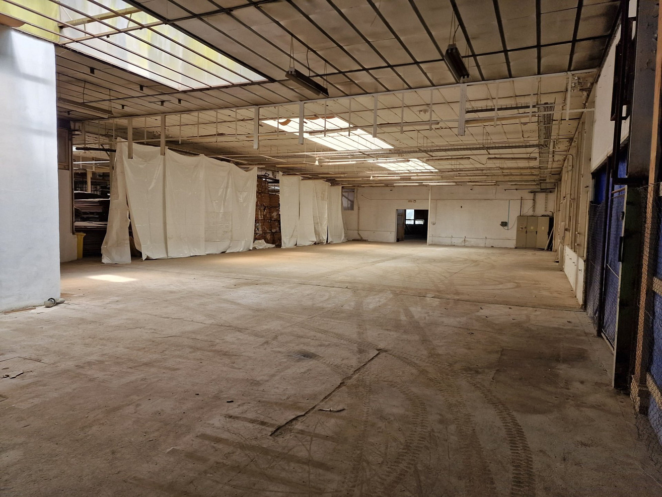 Pronájem výrobních prostor 923 m² – fotografie 3