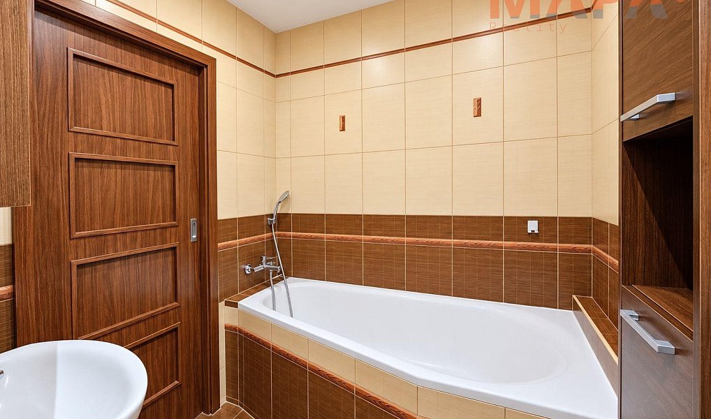 Pronájem bytu 3+1 66 m², Chomutov – náhled fotky 4