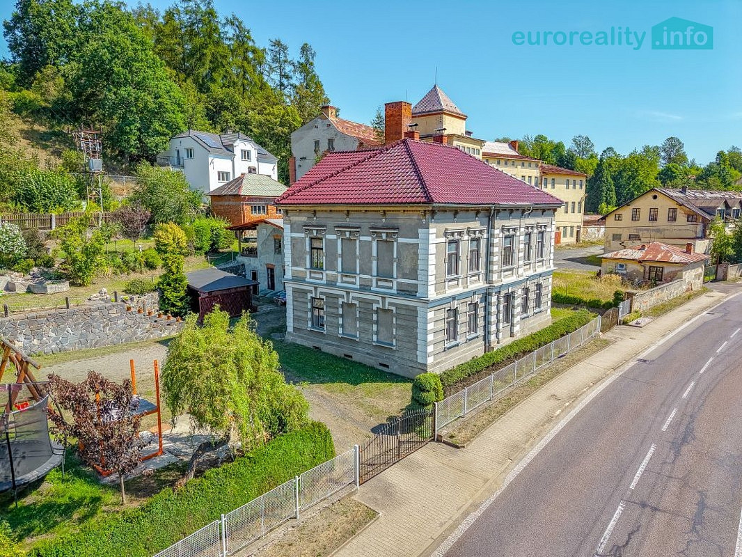 Prodej domu 213 m² s pozemkem 1 424 m²