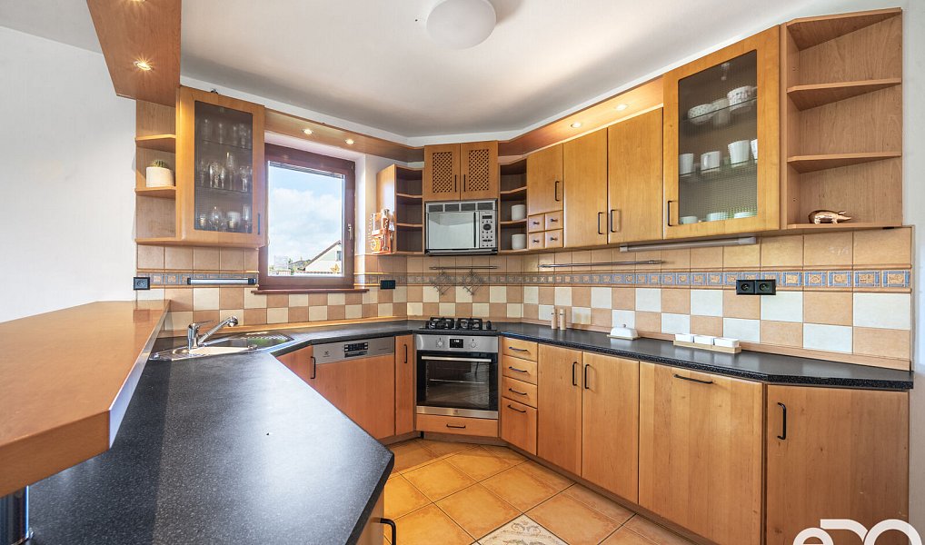 Prodej domu 340 m² s pozemkem 970 m², Kosořice – náhled fotky 10