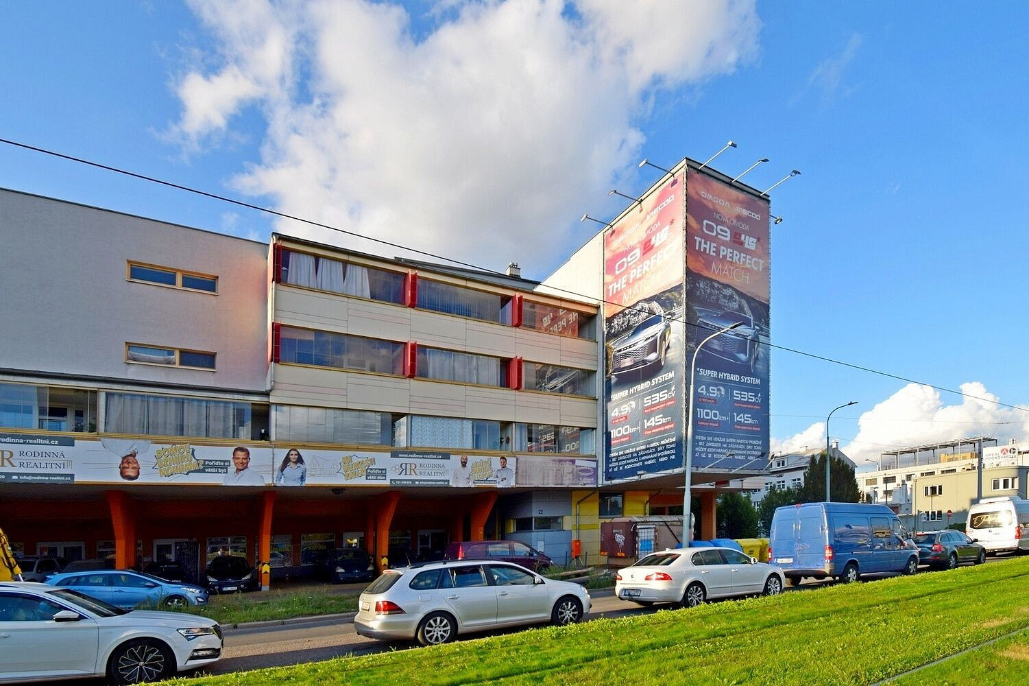 Garážové stání v bytovém domě u nádraží Libeň, ulice Podkovářská, Praha 9 - Vyso – fotografie 4