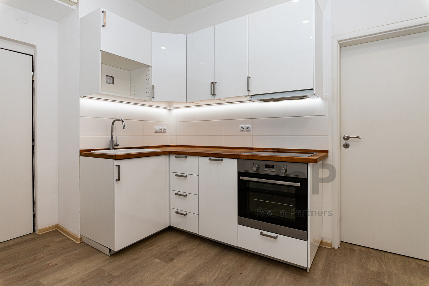Pronájem bytu 2+kk 37 m² – fotografie 4