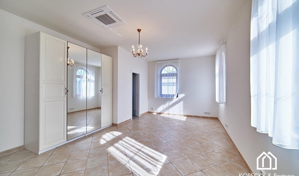Pronájem domu 243 m² s pozemkem 387 m², Praha – náhled fotky 24