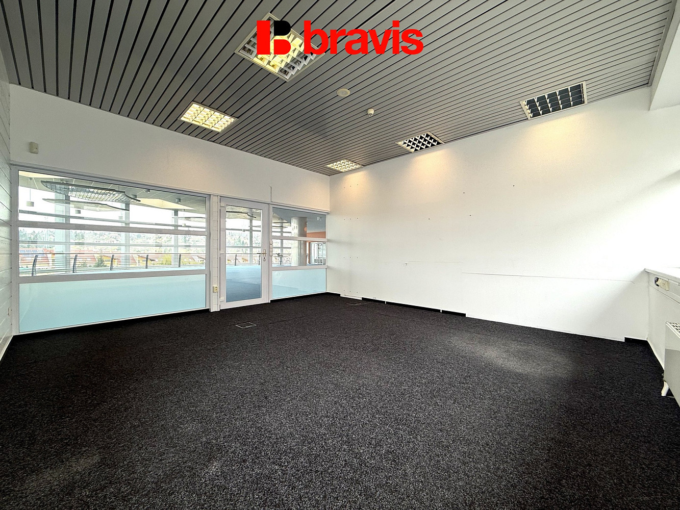 Pronájem kanceláře 57 m² — photo 2