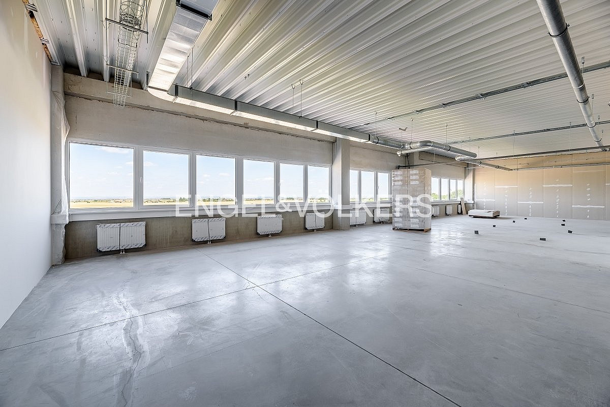 Pronájem komerčního objektu (jiného typu) 5 000 m² – fotografie 3