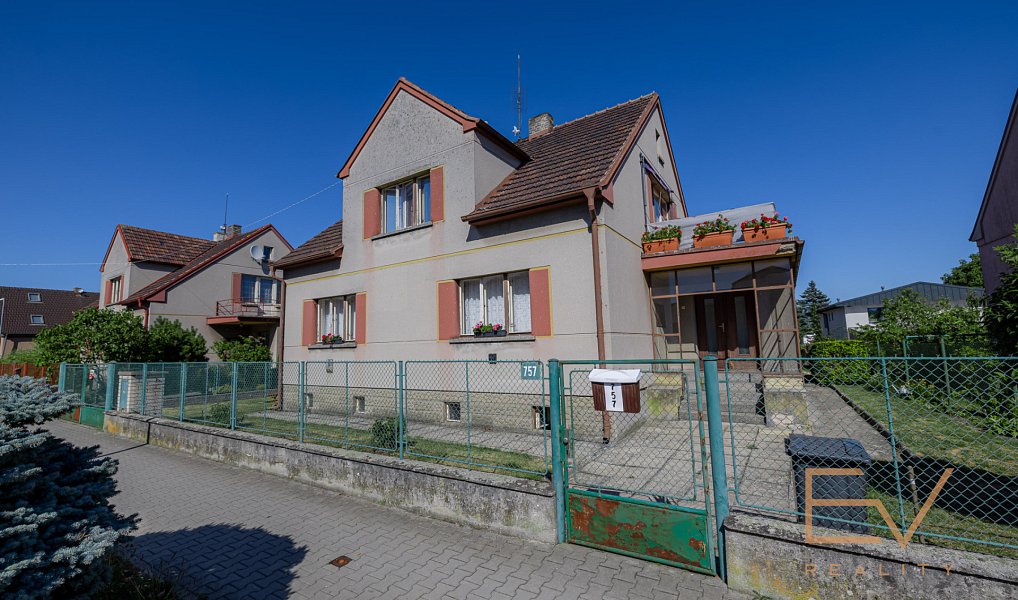 Prodej domu 216 m² s pozemkem 681 m², Nové Strašecí – náhled fotky 5