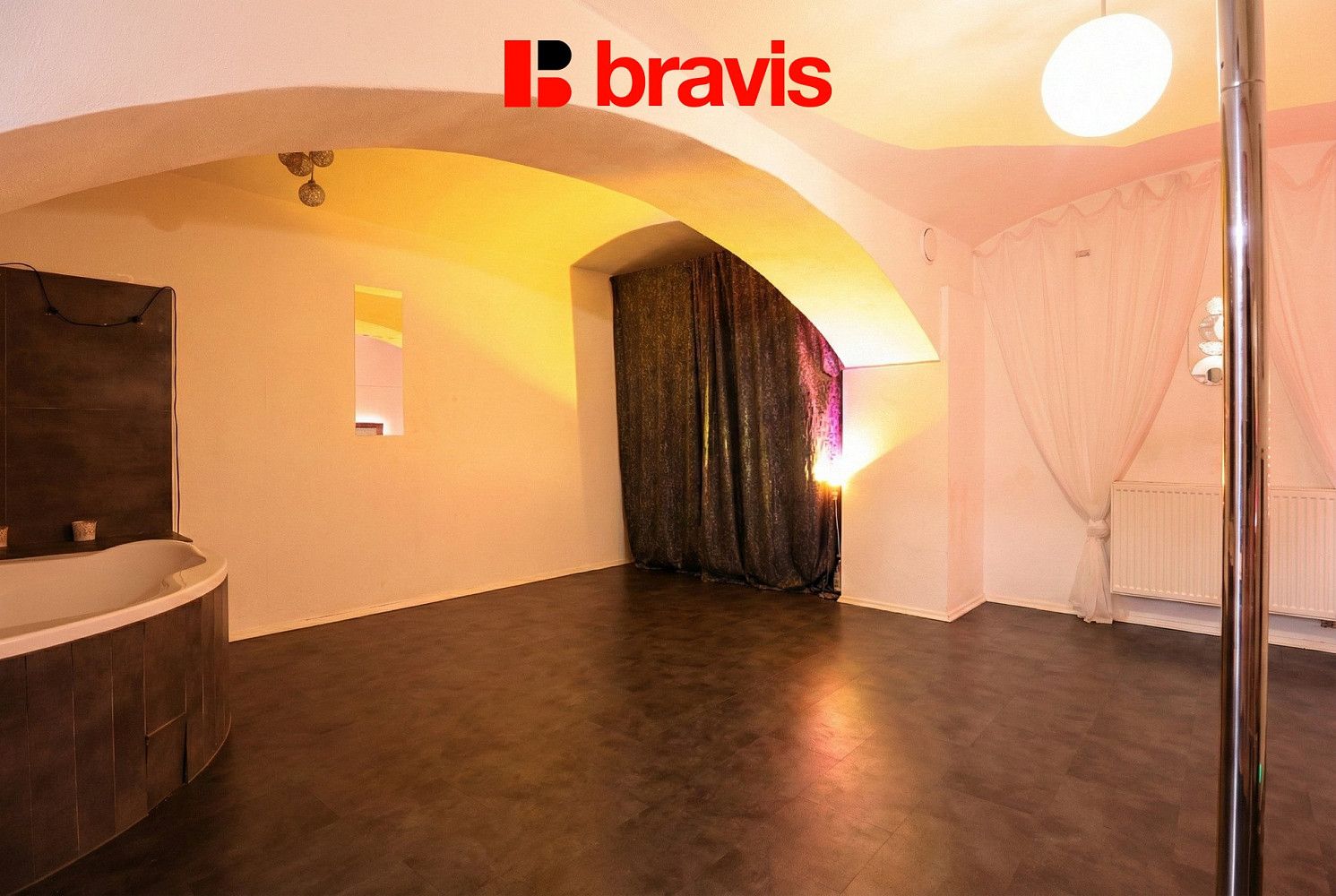 Pronájem obchodních prostor 140 m² — photo 2