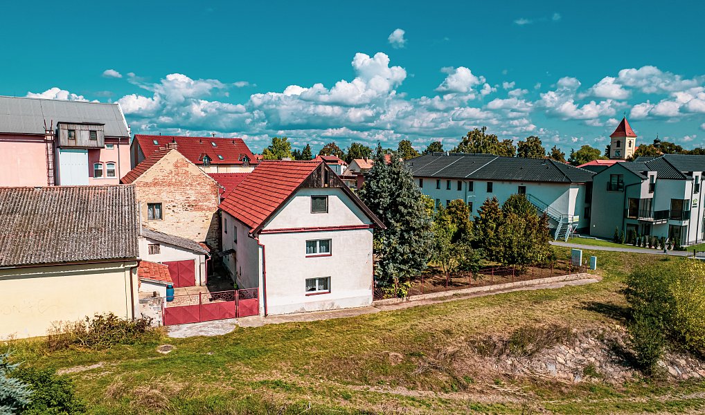 Prodej domu 280 m² s pozemkem 600 m², Lužec nad Vltavou – náhled fotky 2