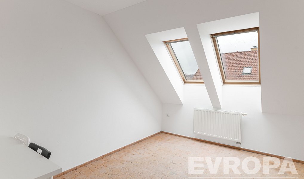 Prodej ubytovacího objektu 303 m², Solnice – náhled fotky 12