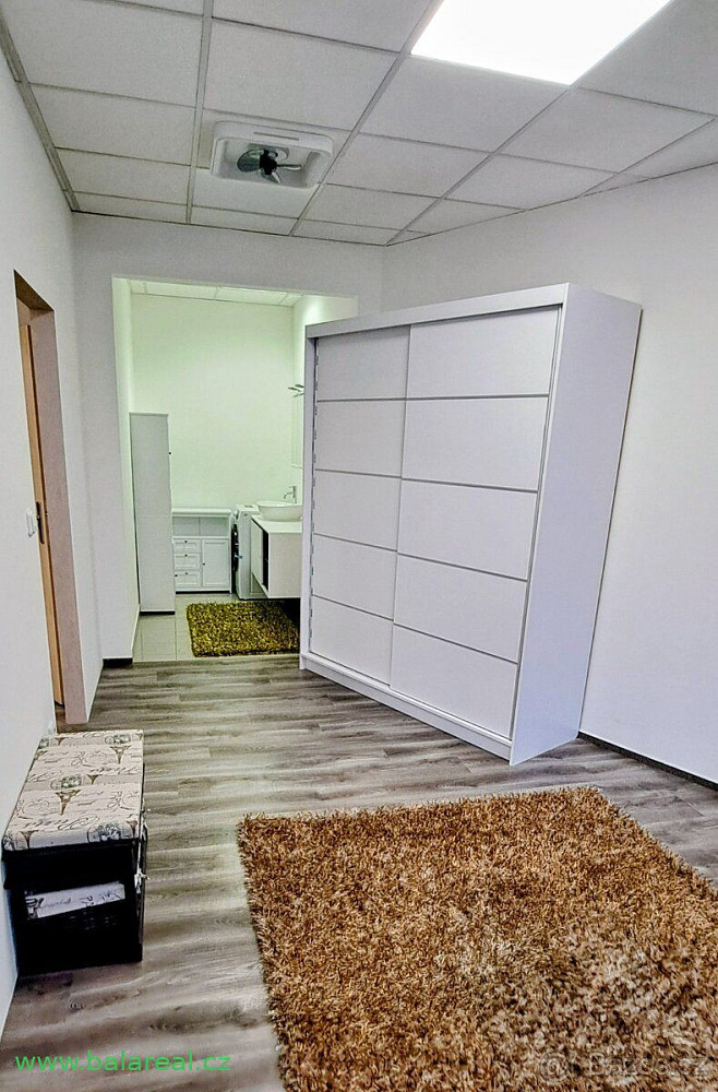 Pronájem bytu 2+kk 46 m² – fotografie 3