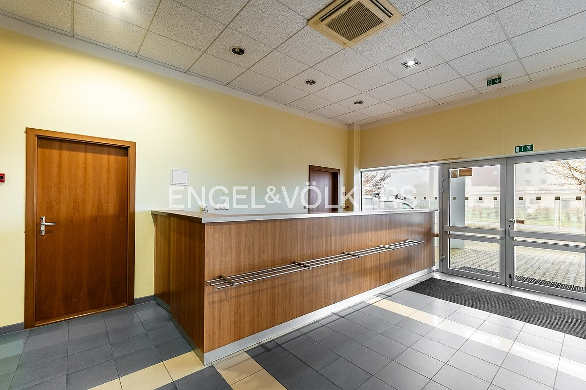 Pronájem kanceláře 1 386 m² – fotografie 4
