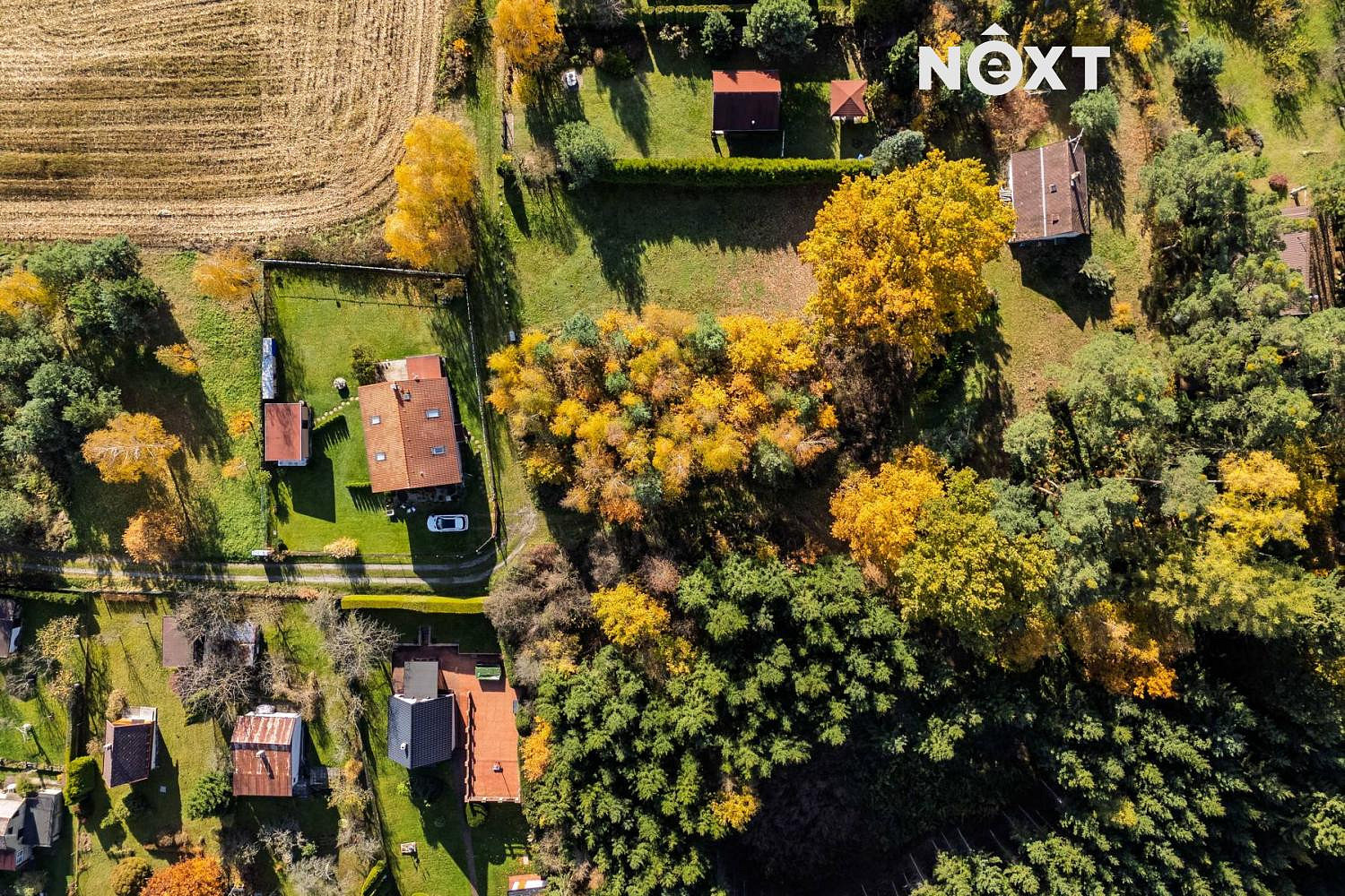 Prodej stavebního pozemku 839 m² – pohled 2