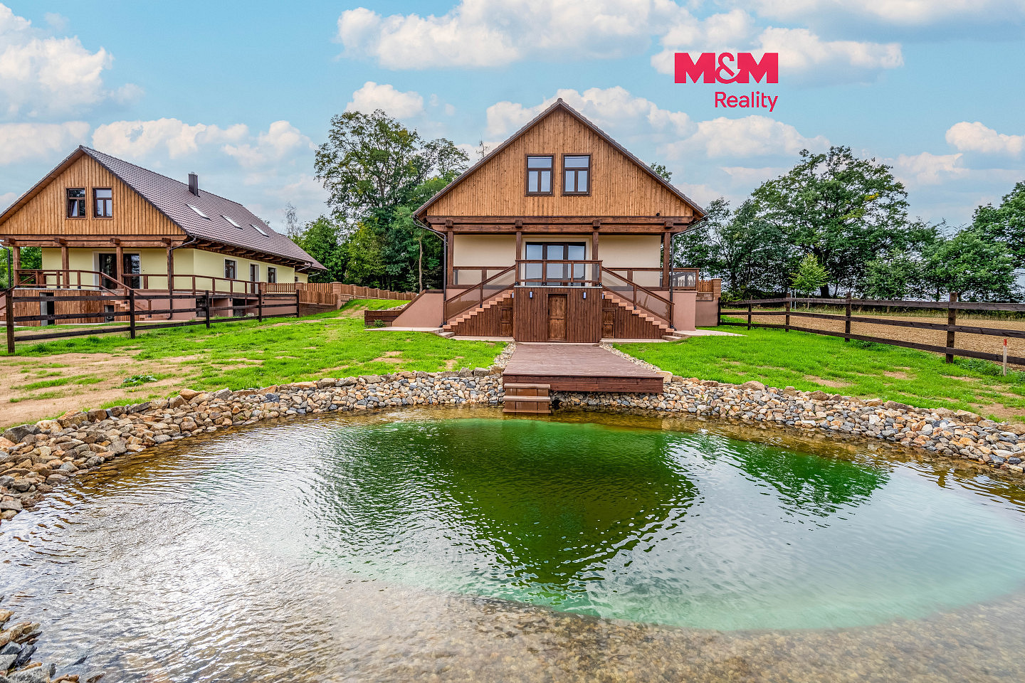 Prodej domu 221 m² s pozemkem 1 624 m²