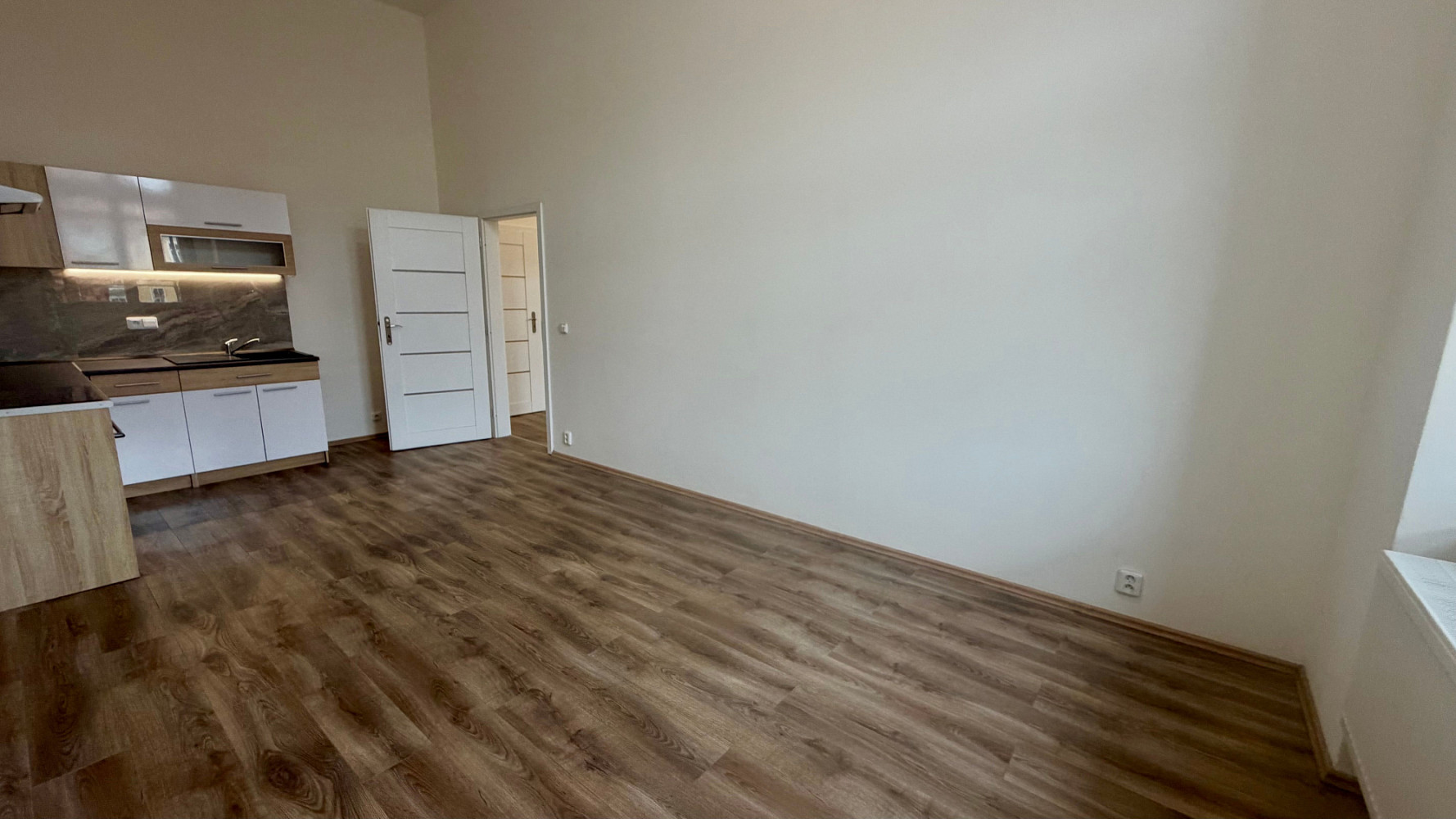 Pronájem bytu 3+kk 84 m² – fotografie 2