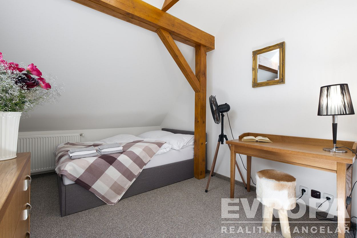 Pronájem bytu 3+1 95 m² - Widok 5