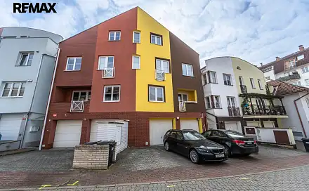Prodej domu 330 m² s pozemkem 183 m², Hajní, Praha 9 - Kyje