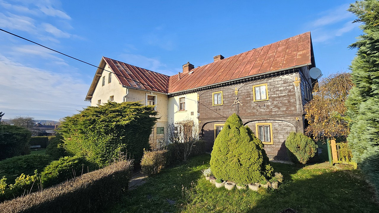 Prodej domu 350 m² s pozemkem 2 735 m²