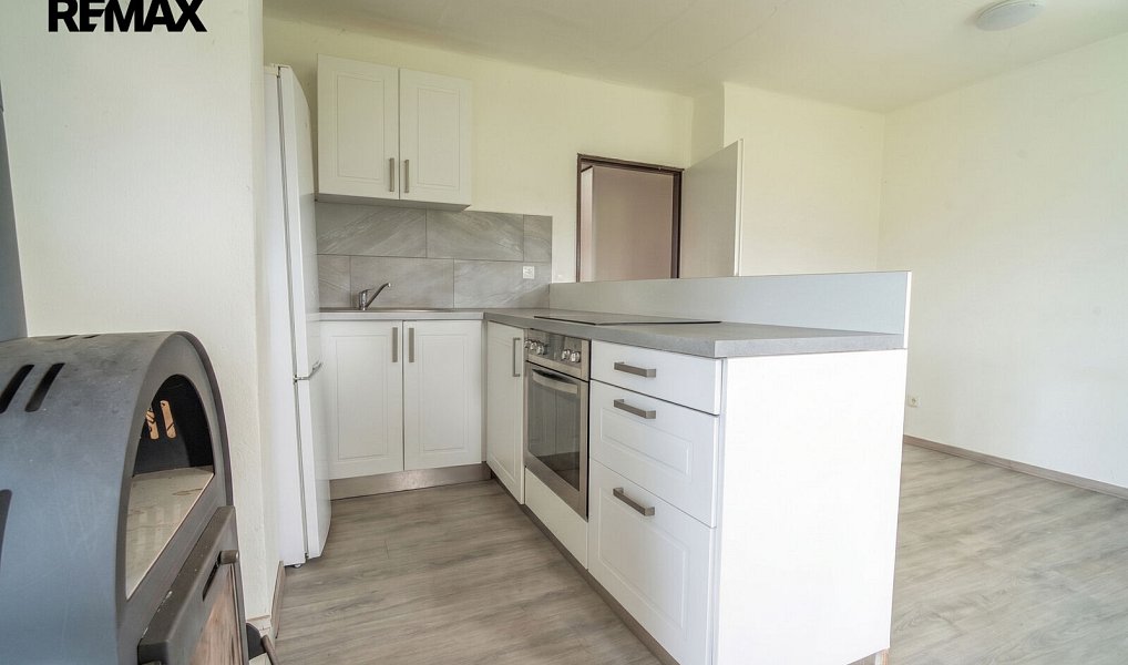 Prodej domu 193 m² s pozemkem 748 m², Okřesaneč – náhled fotky 2