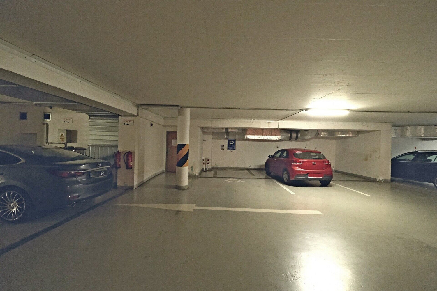 Garážové stání ul. v dolině, praha 4 michle — photo 2