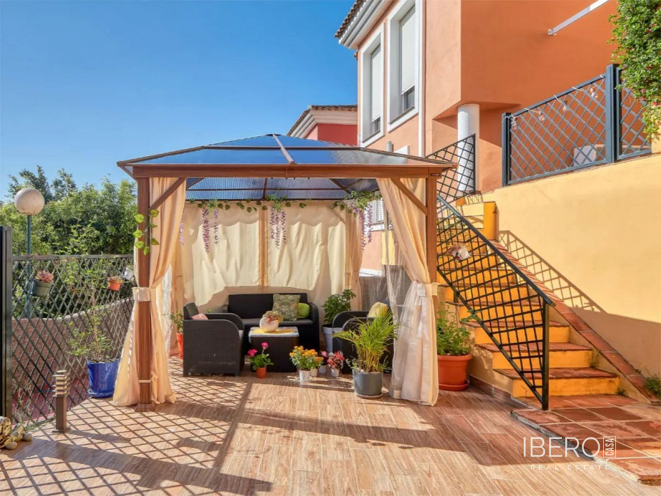 Prodej domu 187 m² s pozemkem 54 m² - Más